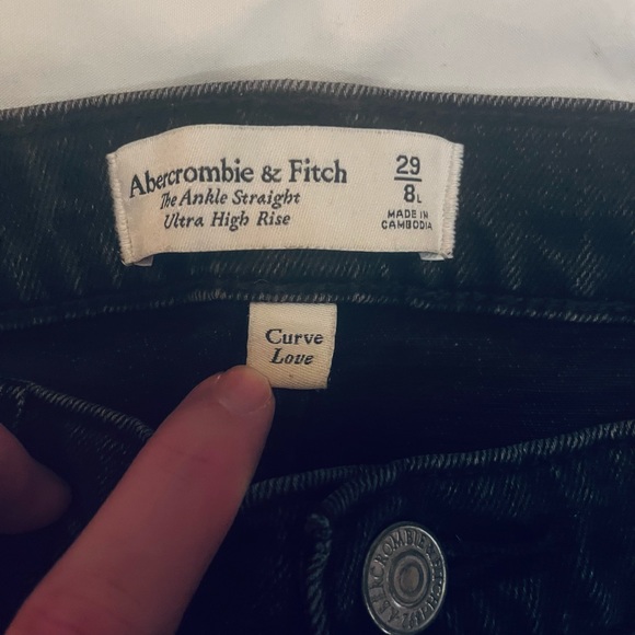 Abercrombie & Fitch Curve Love Ultra High Rise Ankle Straight Jean - Picture 4 of 4
